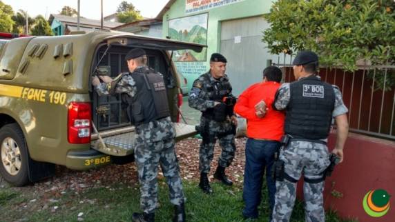 A polícia já tinha informações de que a casa estava servindo como ponto de comercialização de 

entorpecentes