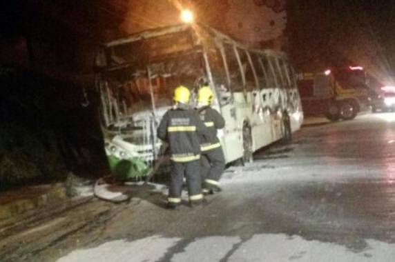 Bombeiros usaram 3,5 mil litros de água para controlar as chamas