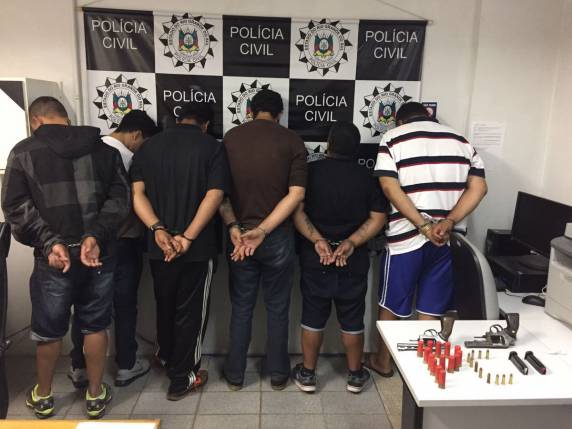 Os bandidos cometiam os assaltos e afirmavam para as vítimas que eram os Piratas do Asfalto