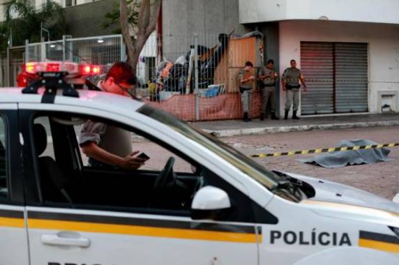 Outras duas pessoas sofreram ferimentos por disparos