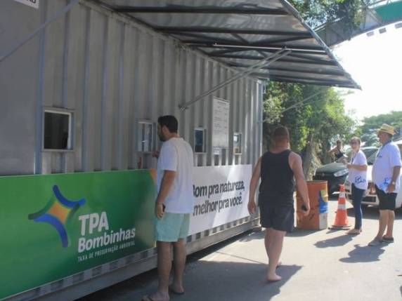 Cobrança ocorre durante a temporada de verão, até 15 de abril.