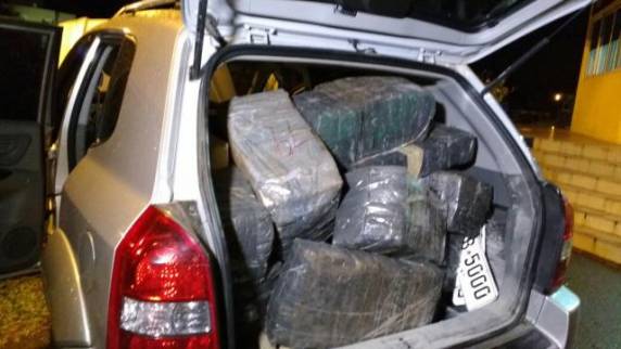 Droga estava escondida em uma caminhonete com placas 

clonadas