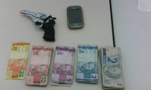 Assaltante havia usado a arma falsa 

em roubo minutos antes em Palmeira das Missões