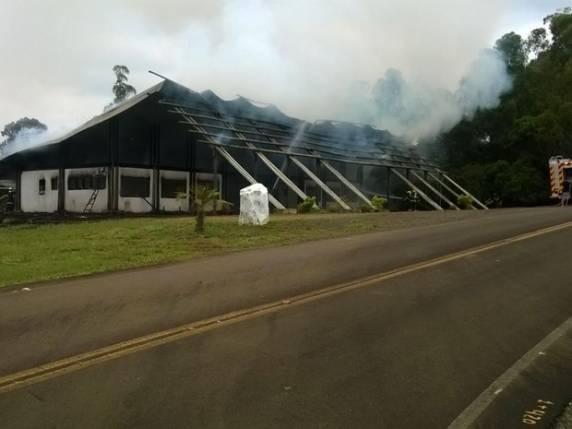 Local pegou fogo na manhã desta terça (22) na cidade de Frei Rogério