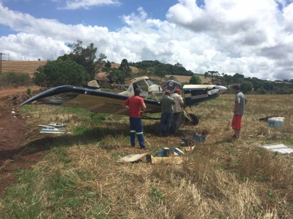 A 

aeronave, para ser retirada do local, foi desmontada