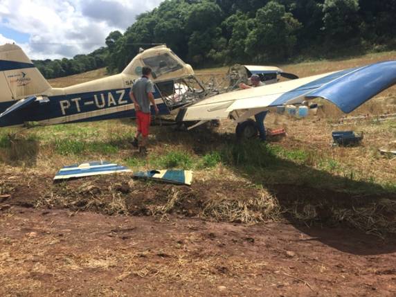 A 

aeronave, para ser retirada do local, foi desmontada