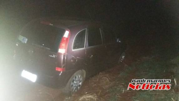 Na fuga o bandido furtou um veículo que abandonou depois de bater
