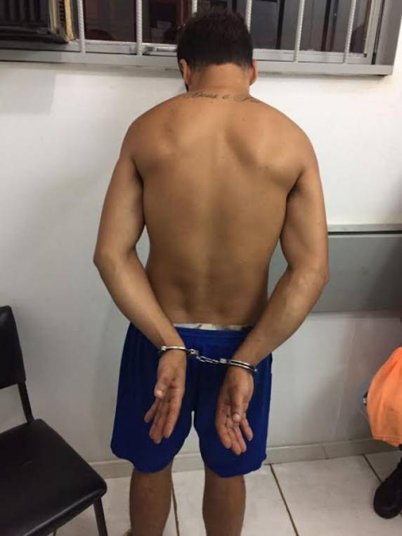 Um homem foi preso no local