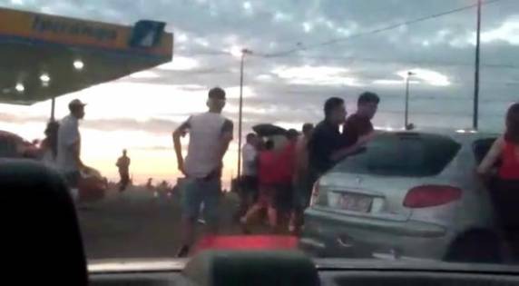 Um soldado e um sargento estavam no local do 

crime e não socorreram o policial