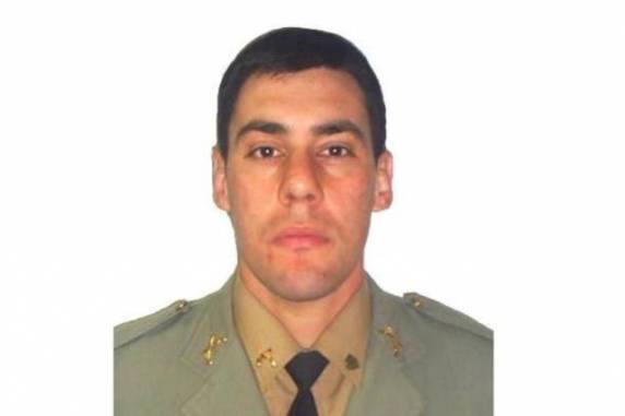 Um soldado e um sargento estavam no local do 

crime e não socorreram o policial
