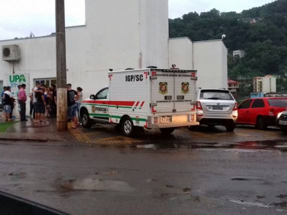Amigo dele tentou fazer manobra e acertou veículo na cabeça da vítima
