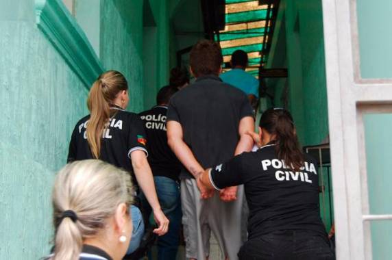 Suspeitos foram identificados por imagens de câmeras de segurança e vídeos 

feitos por populares