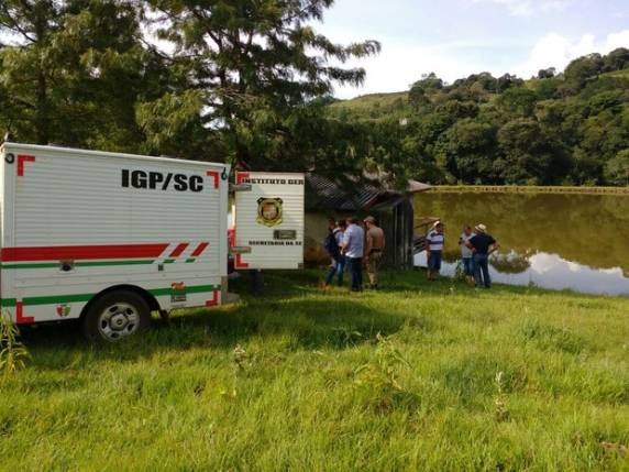 Primo tentou resgatá-lo, mas não conseguiu; bombeiros foram chamados