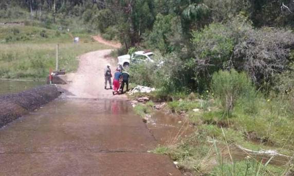 Três garotos e um adulto tomavam banho na Barragem do Blang neste domingo