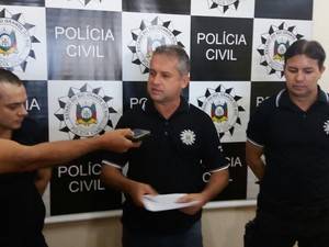 Grupo foi atingido e morreu após parar para ajudar motorista que capotou