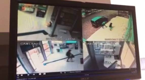 Ação foi captada por câmeras de monitoramento