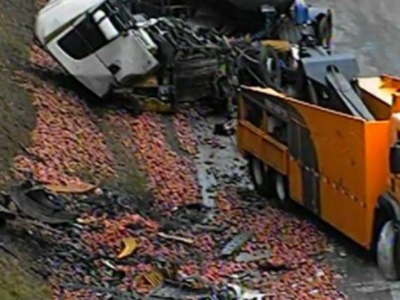 Rodovia ficou totalmente interditada até as 7h40 deste 

sábado