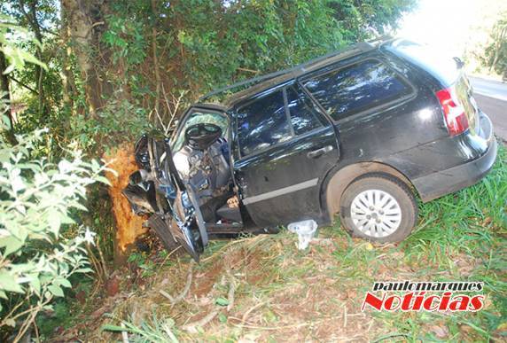 O acidente aconteceu no início da manhã de domingo (26)