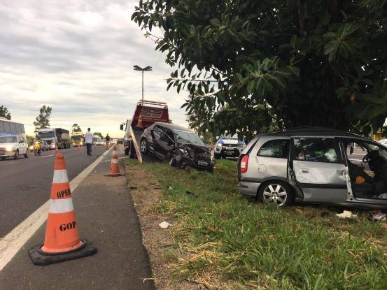 Colisão envolveu dois carros na BR-290