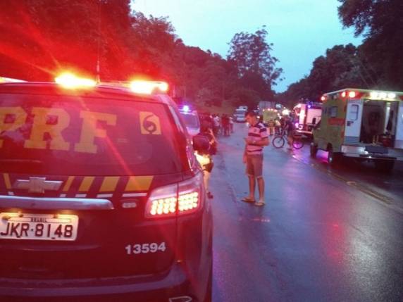 Dois adultos e duas crianças estavam em um Prisma que incendiou