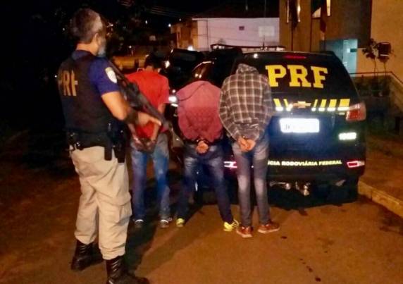 Os acusados estavam com dois revólveres