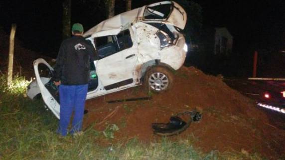 Condutor teve o carro roubado pelas vítimas do acidente
