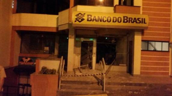 Bandidos ainda fugiram do local levando reféns