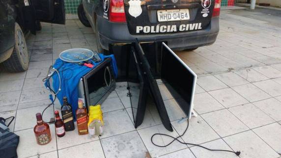 Elementos foram pegos logo após arrombarem apartamentos. Eles agiam também em Porto belo e na região