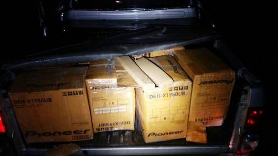 Droga estava em compartimento de carga de caminhonete clonada; motorista não havia sido localizado
