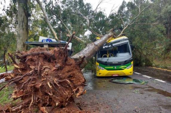 Queda 

ocorreu na ERS-122. Ninguém ficou ferido