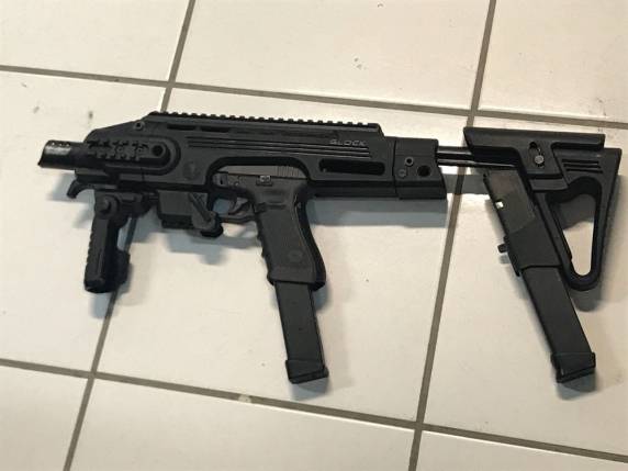 Foram apreendidos 

explosivos, armas, munições e coletes balísticos