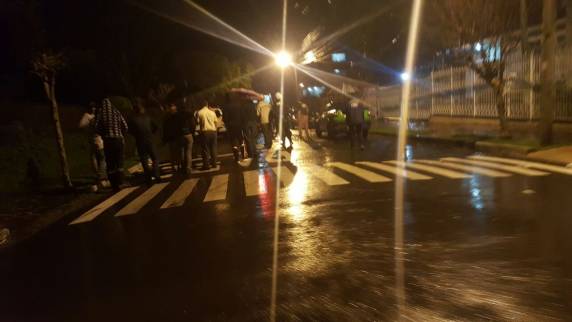 Outro assaltante foi baleado durante troca de tiros, no bairro Patronato