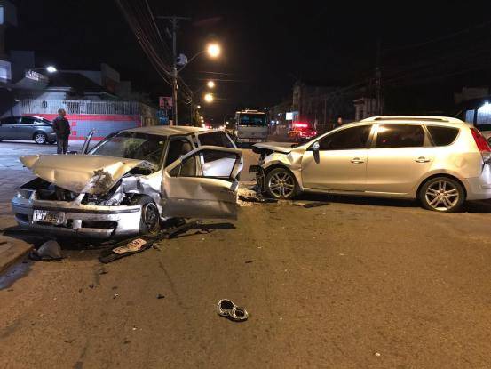 Colisão entre um I30 e um Gol ocorreu na Av. Carlos Barbosa