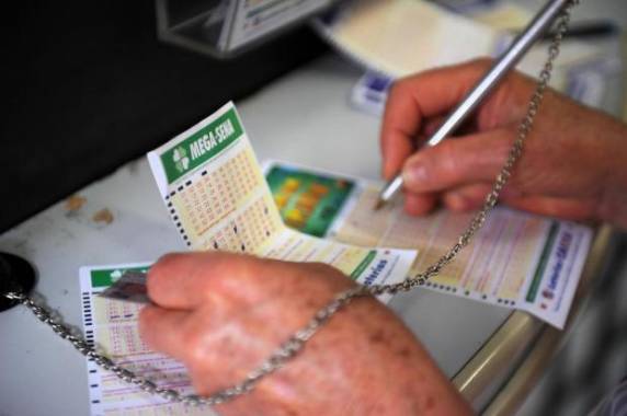 Os números sorteados foram 05, 06, 15, 25,  39 e 53