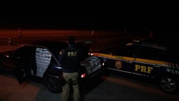 Carga estava em um Omega que foi abandonado após tentativa de abordagem policial. O motorista conseguiu fugir