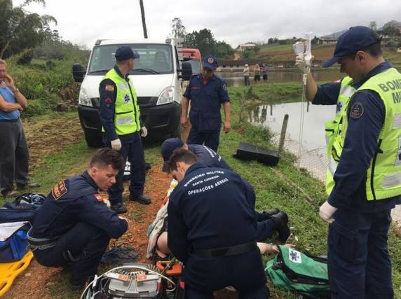 Ele fazia manutenção em um equipamento usado para oxigenar a água para criação de peixes