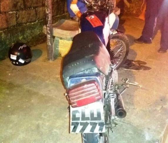 Adolescentes de 17 e 16 anos caíram de moto após ultrapassagem em ponte em Blumenau