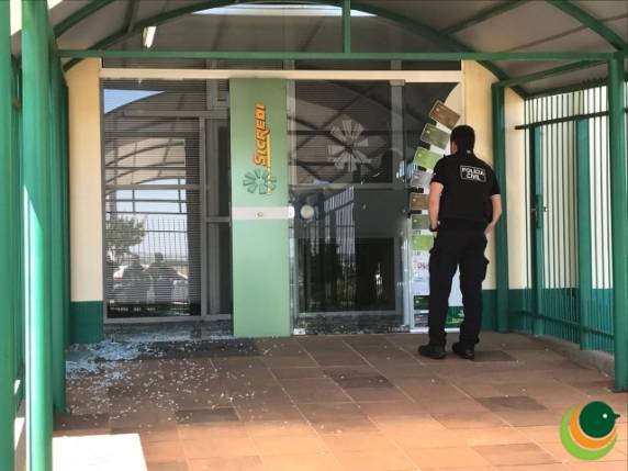 Cerca de cinco assaltantes participaram do ataque à agência bancária
