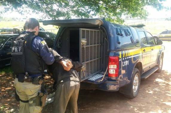 Policial rodoviário federal foi atingido de raspão em um dos braços e no tórax