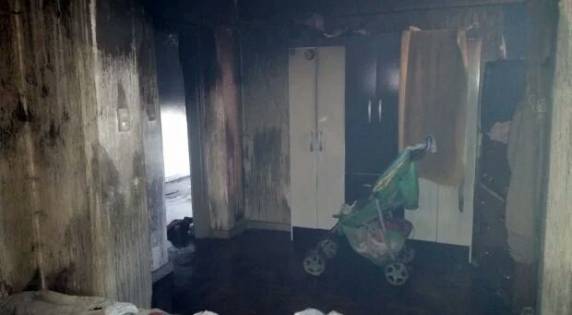 Marílya Cledia Dara Oliveira Costa e os dois filhos de 2 e 3 anos não conseguiram sair da casa e morreram