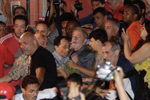 Ex-presidente da República foi condenado a 12 anos e um mês de prisão