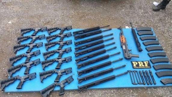 Armamento estava em veículo com placas do Paraguai