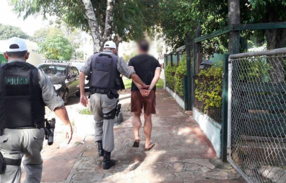 Conforme a Polícia Civil, eles estavam na casa da vítima e discutiram antes do crime. Na delegacia, o suspeito se manteve em silêncio