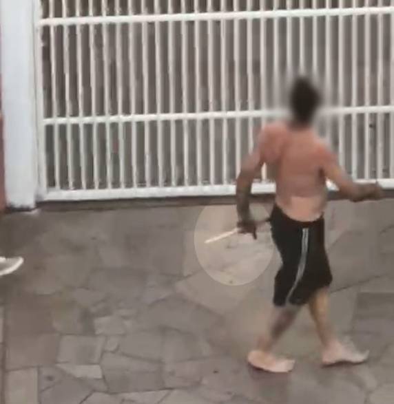 Ele foi liberado por ter se apresentado 

espontaneamente e também porque não houve flagrante