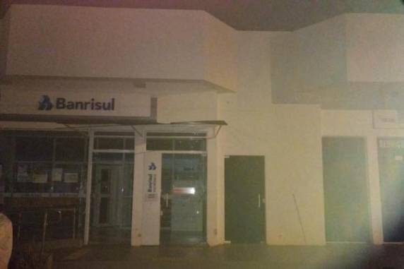 O caso aconteceu em Itacurubi, cidade que faz limite com Santiago. Durante a madrugada, não havia efetivo da polícia atuando na localidade