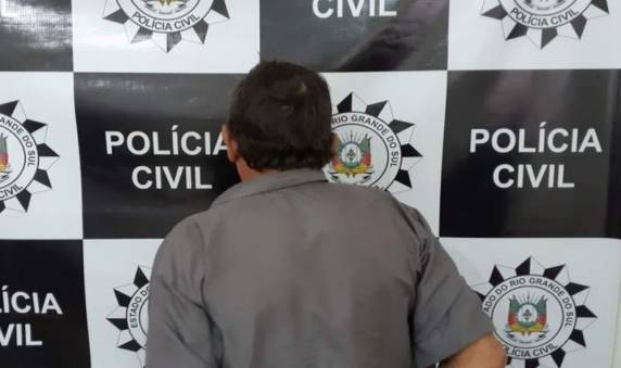 Fingindo ser outra pessoa, homem de 60 anos foi até uma emissora de rádio da cidade para comunicar que o 

irmão havia morrido, mas usou o próprio nome no anúncio. Familiares desmentiram e ele acabou preso