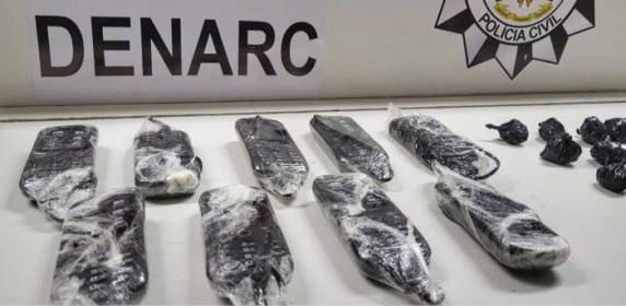 Polícia Civil deteve três pessoas em Gravataí e apreendeu nove aparelhos embalados para serem entregues a apenados neste 

fim de semana