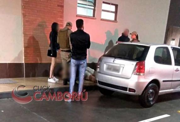 Segundo a Polícia Militar, pelo menos quatro tiros atingiram a vítima