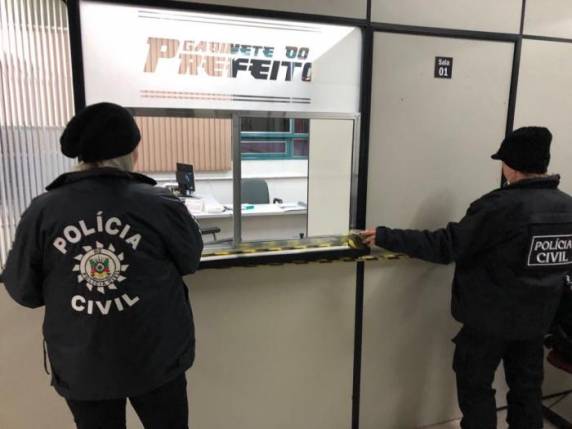 Mandados judiciais foram cumpridos contra quadrilha estruturada dentro da prefeitura, que envolveria, além do político, empresários e servidores