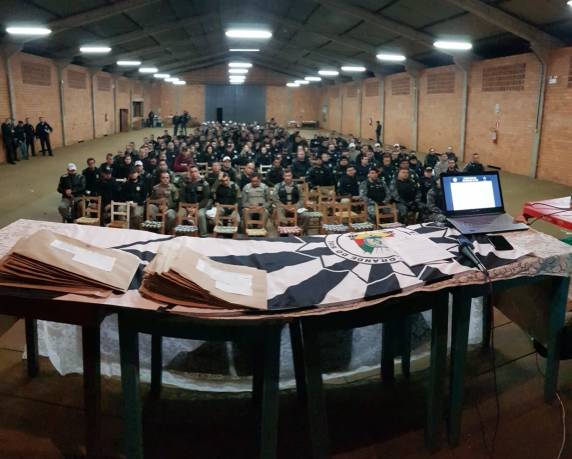 Ação combate interiorização de grupo criminoso nas regiões Noroeste, no Vale do Sinos e em Santa Catarina e reúne cerca 

de 300 policiais